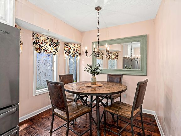 3rd image of 9978 Lavenham Cir W