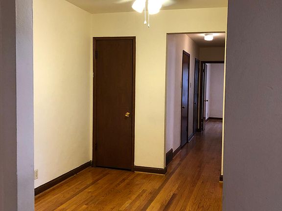 Eat-in kitchen area