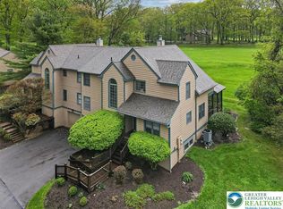 2196 Oak Hill Dr, Buck Hill Falls, PA 18323