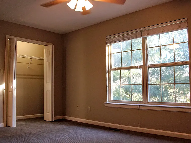 1300 University Pkwy — Photo 4