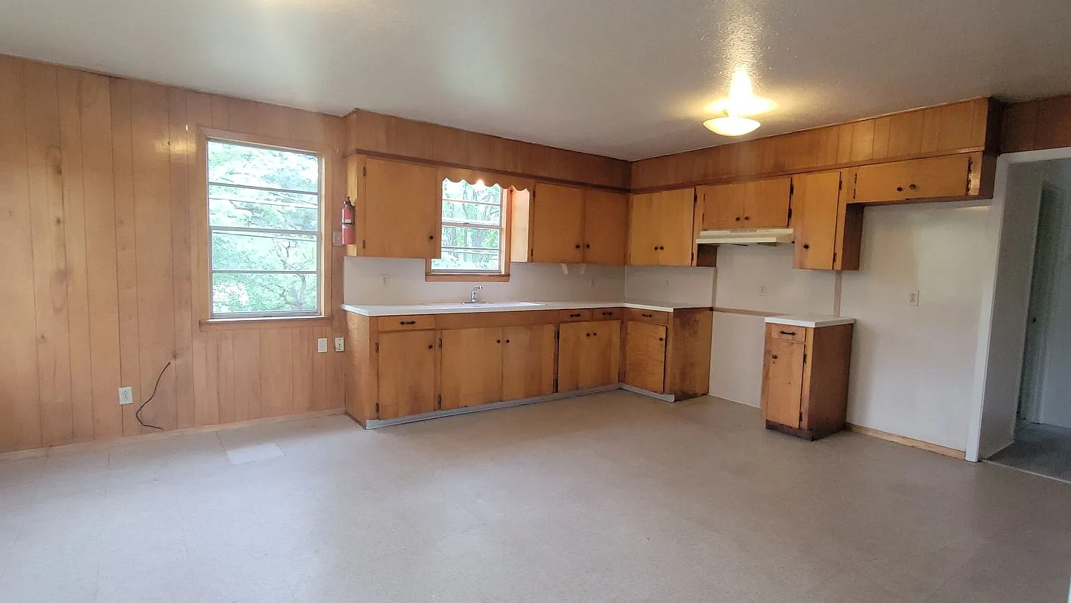Huge 3 bedroom/1 bath upstairs apartment with Central Air& Heat, Water, Gas Range and Refrigerator! — Photo 1