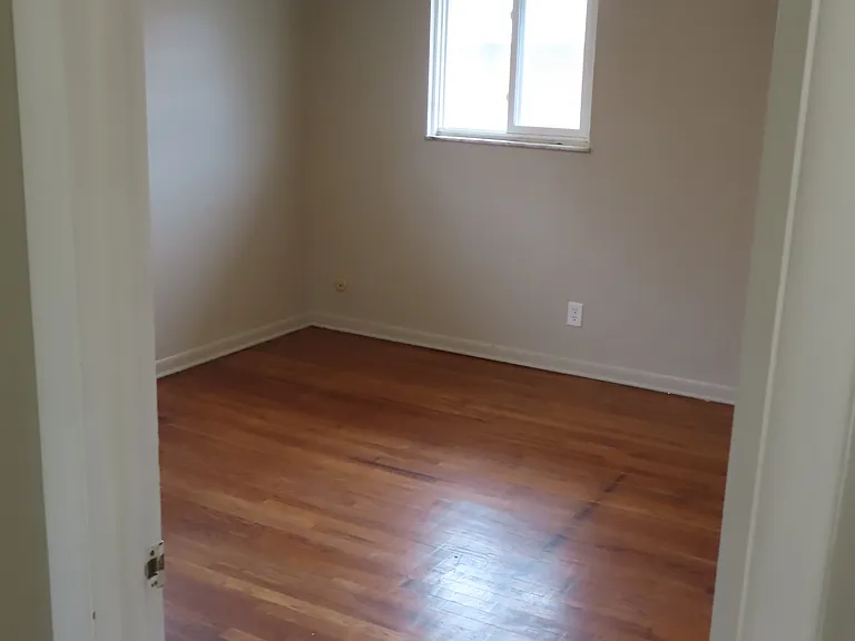 901 North Meadows Court - D — Photo 14