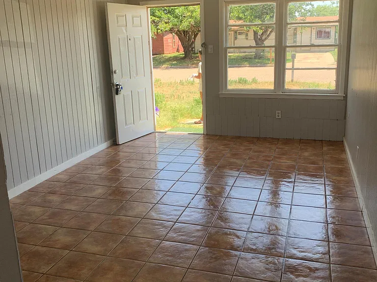 5318 Questa Dr — Photo 4