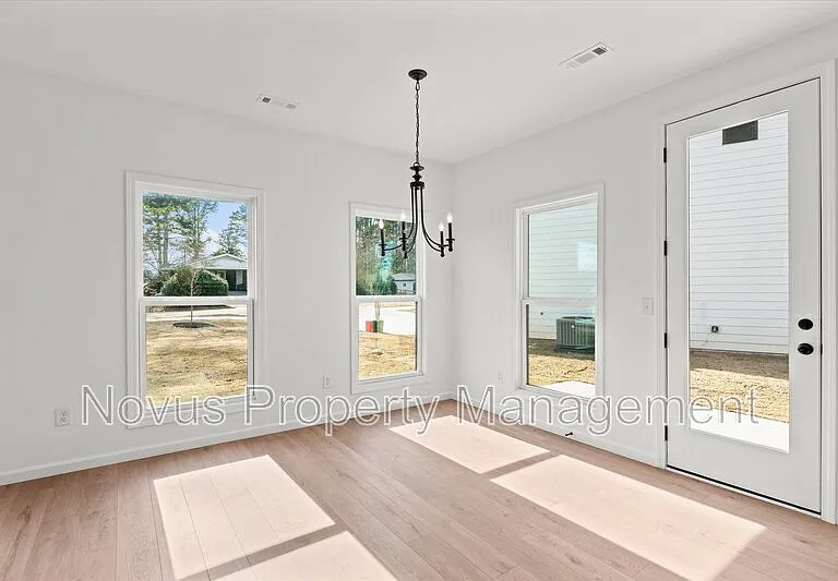 97 Carroll Cir — Photo 7