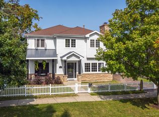 418 E Russell St, Barrington, IL 60010