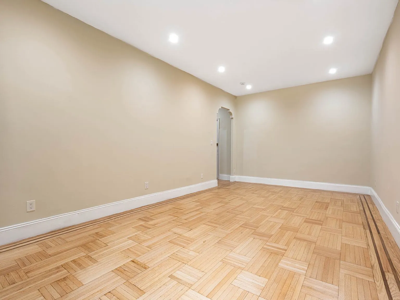 8802 Ridge Boulevard — Photo 3