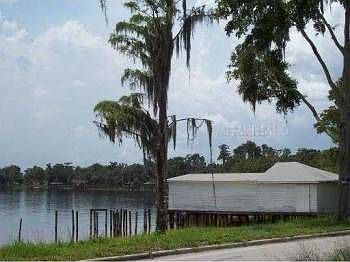 2nd image of 422 Lakeshore Dr
