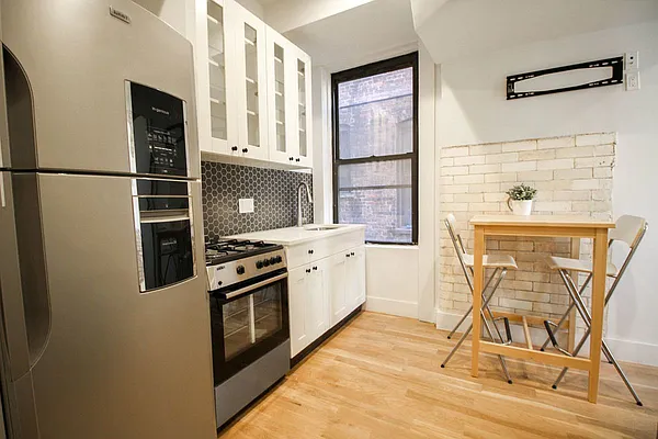 Rented by Evergreen Apartments BK | media 76