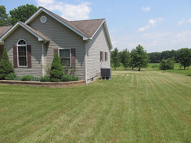 2nd image of 10048 Stamm Rd