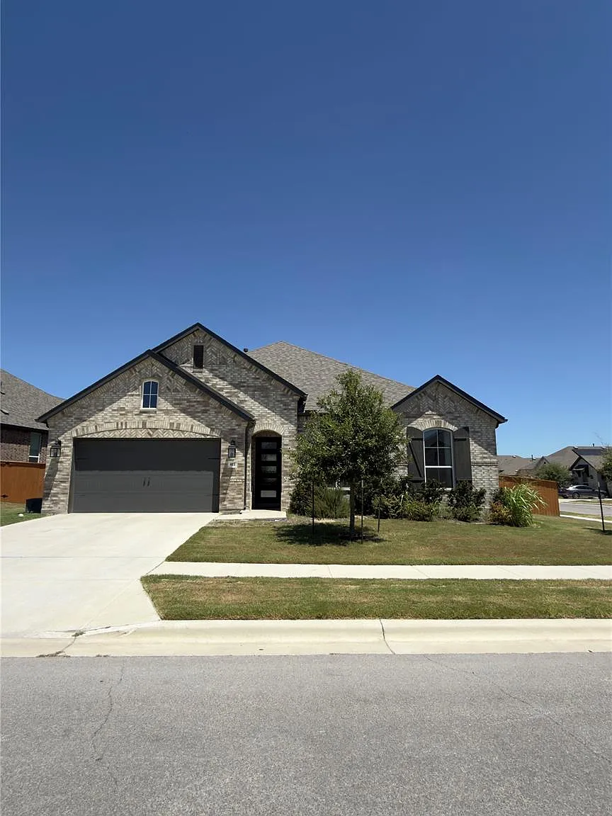 4 bed, 3.5 bath, 2822 sqft, $3,100 — Photo 2