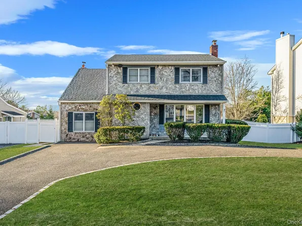 2 Cindy Street, Smithtown, NY 11787