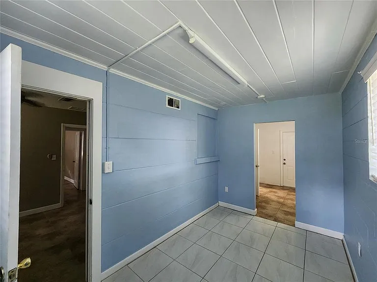 1014 NE 10th Pl — Photo 36