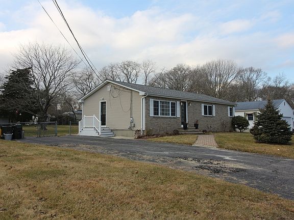 3rd image of 24 Greenfield Rd