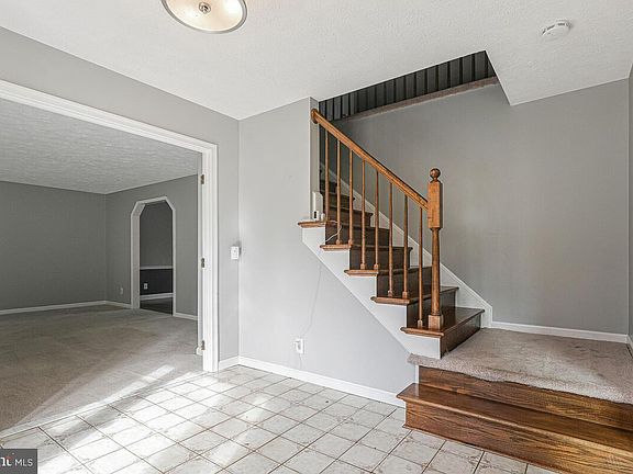 5th image of 15590 Oak Glen Cir