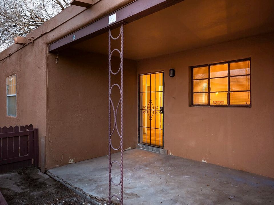 1st image of 330 La Vega Dr SW