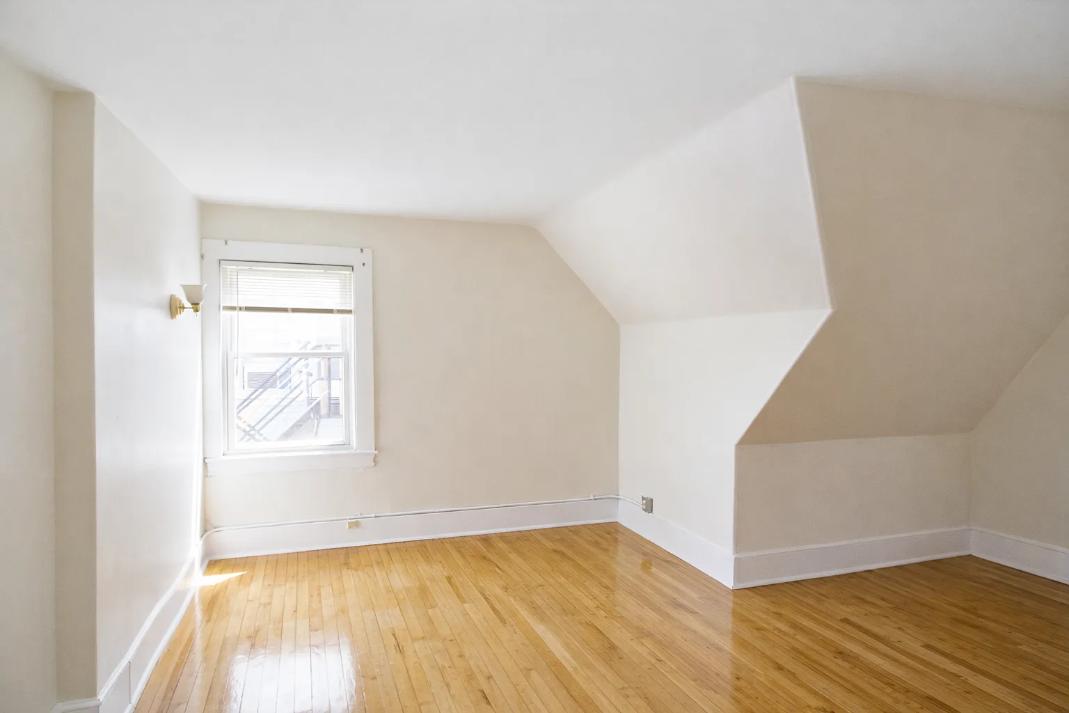 3 bed, $1,600 — Photo 4