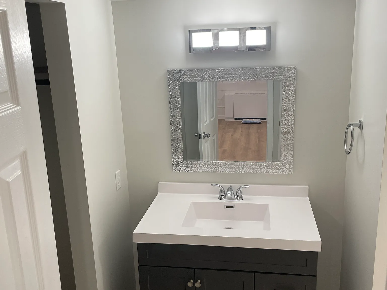 Studio, 404 sqft, $695 — Photo 3