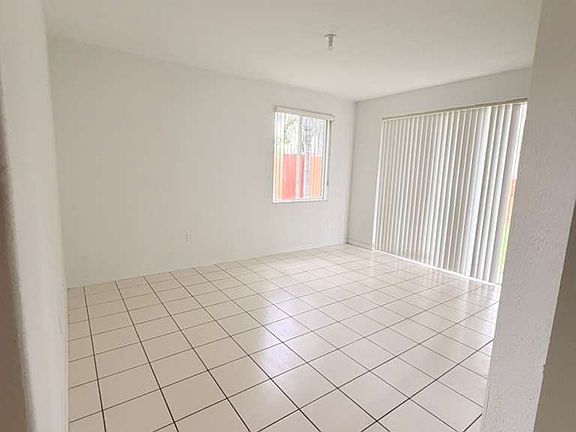 5th image of 2628 SE 14th Ave #1