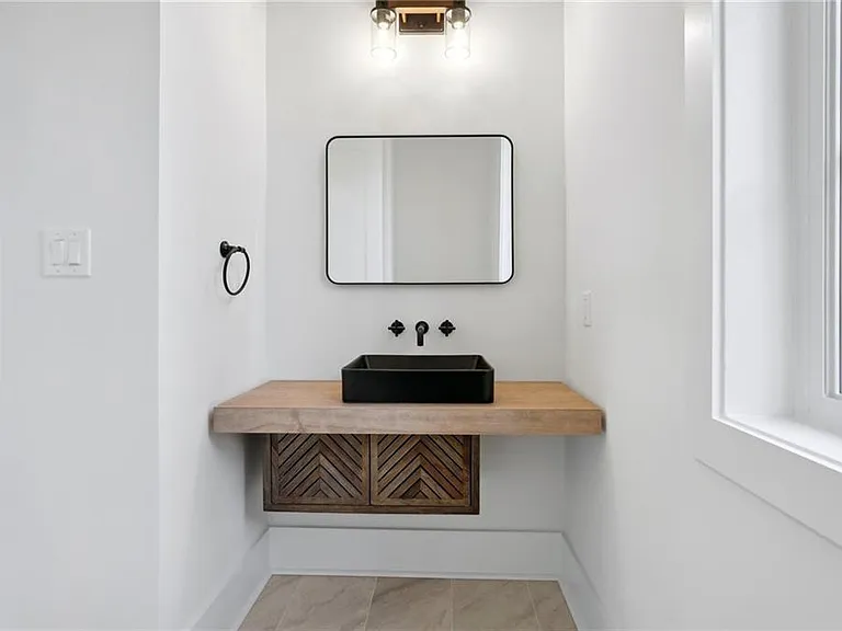 120 Thome Dr — Photo 34
