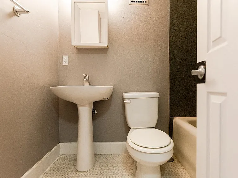 Seattle Apartments - Edwards on Fifth Apartments - Bathroom