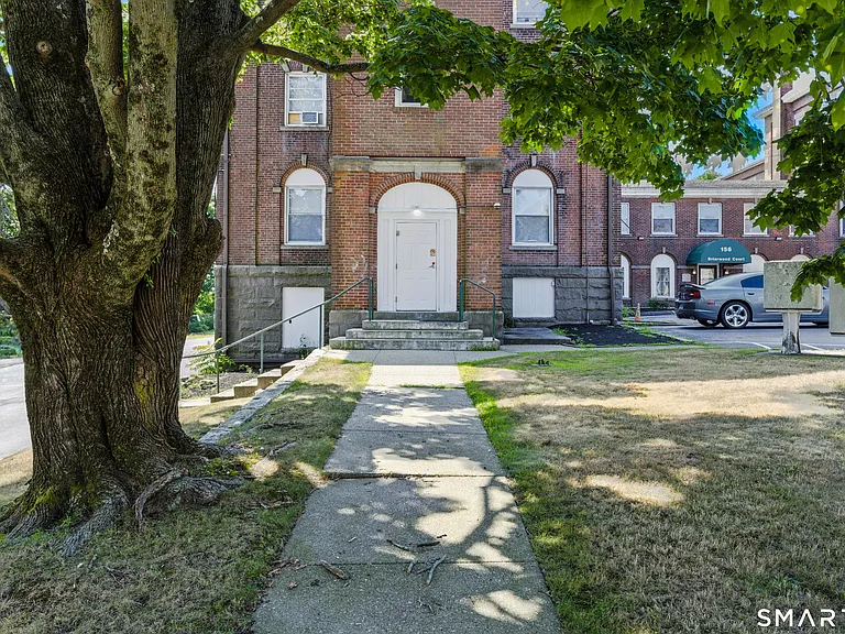 156 Garfield Ave — Photo 10