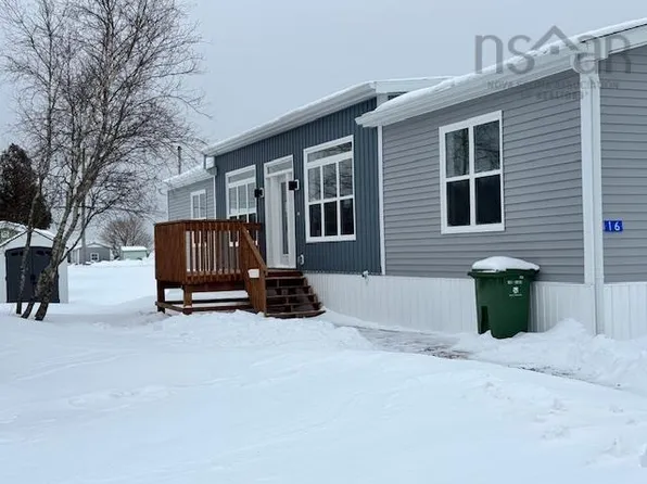 16 Christopher Ave, East Hants, NS B0N 1Z0