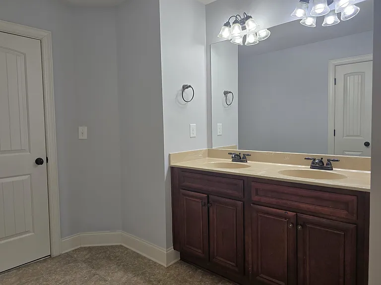 8809 Crenshaw Dr — Photo 31