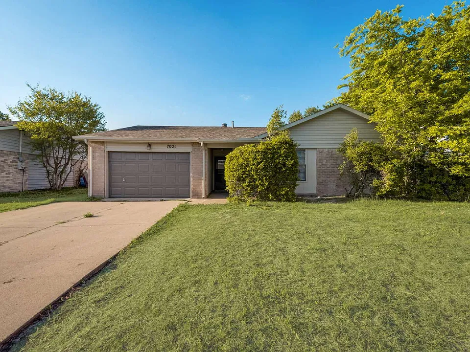 7021 Lincolnshire Ln