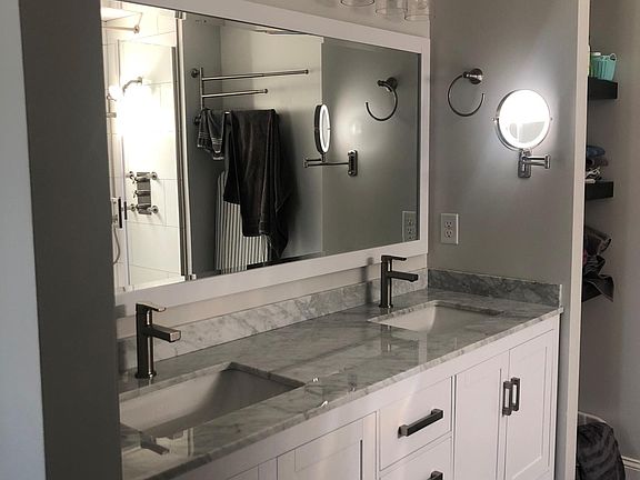 Master bedroom bathroom