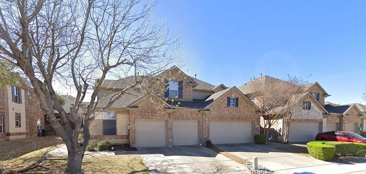 3 bed, 2.5 bath, 1667 sqft, $2,600 — Photo 1