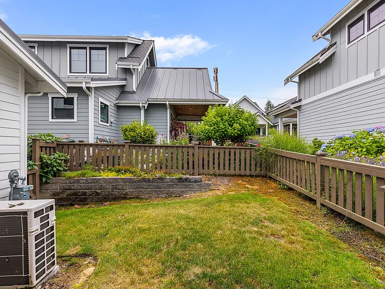 22729 SE 14th Ct #13 — Photo 3