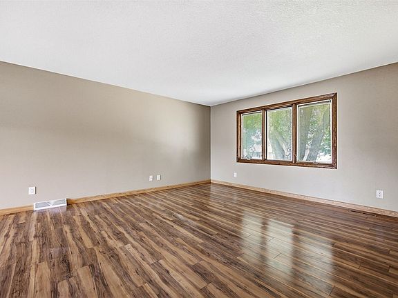 3rd image of 3145 25th Ave