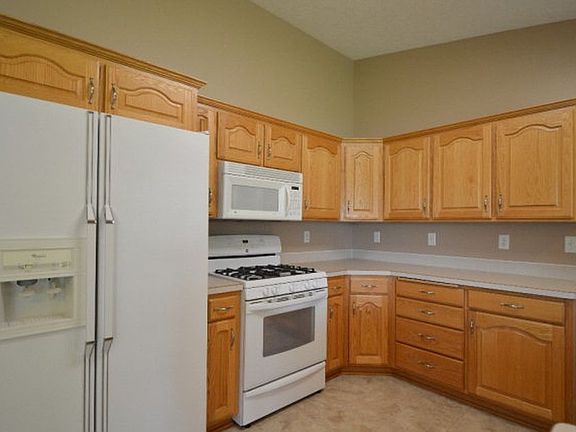 3rd image of 3767 E Deer Crk