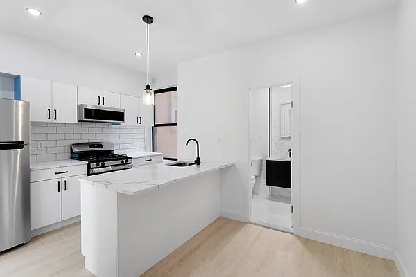 Rented by E Realty International Corp | media 2