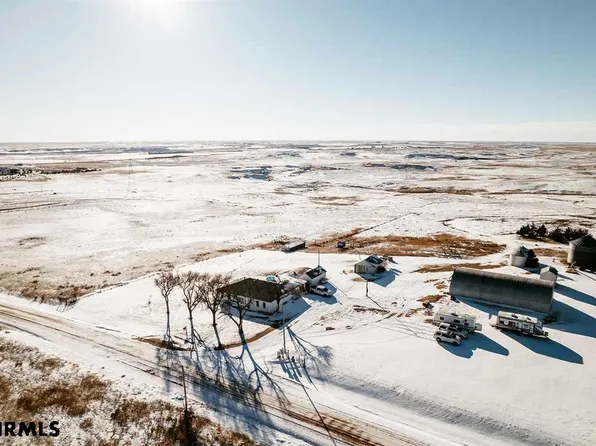 3272 Road 83, Potter, NE 69156