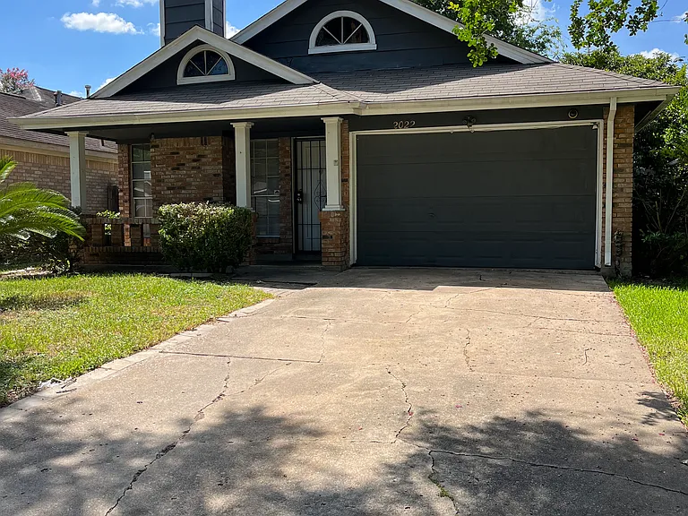 2022 Greencourt Dr — Photo 1