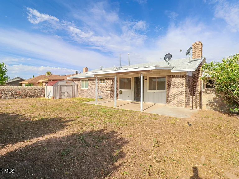 11052 Middledale St — Photo 33