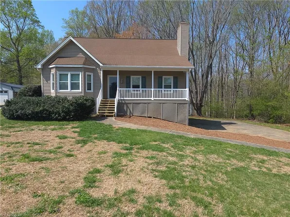 1113 Ridgecliff Dr, Rural Hall, NC 27045