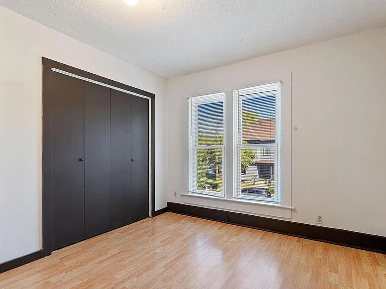 525 8th Ave SE — Photo 17