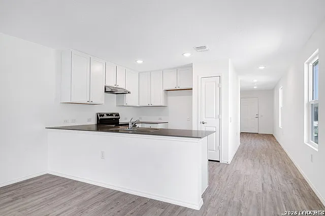 3 bed, 2.0 bath, 1450 sqft, $1,500 — Photo 3