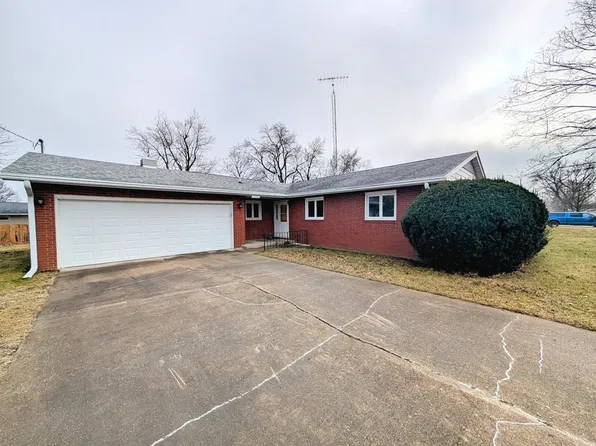 1716 Kemble Dr, Oskaloosa, IA 52577