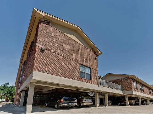 McFarlin Place Apartments — Photo 14
