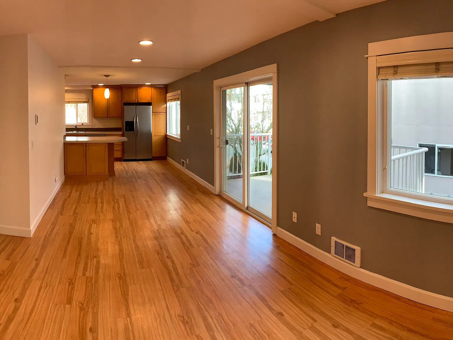 2 bed, 1000 sqft, $3,000 — Photo 2