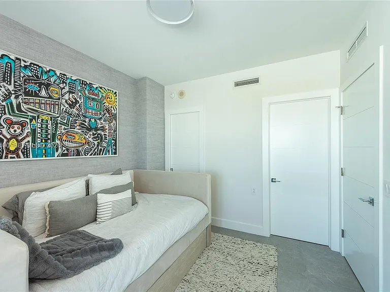 3801 Collins Ave #1502 — Photo 28