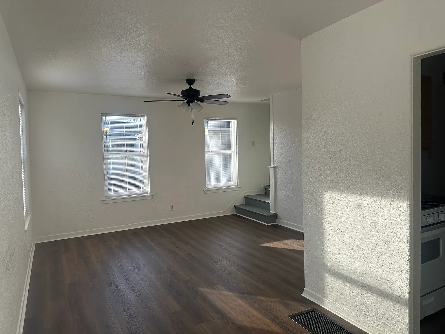 2 bed, 774 sqft, $850 — Photo 2