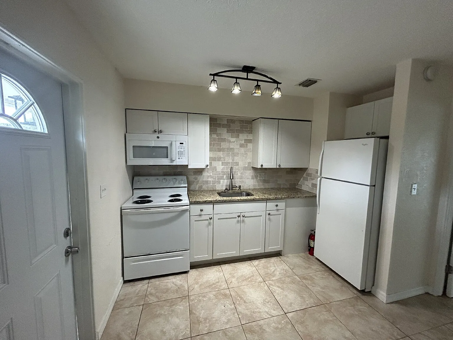 "Cozy 1-Bedroom Apartment in St. Petersburg 550 Sq Ft of Comfort & Convenience!" — Photo 2