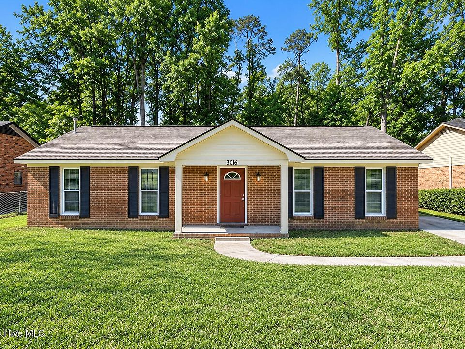 1st image of 3016 Mistletoe Ave