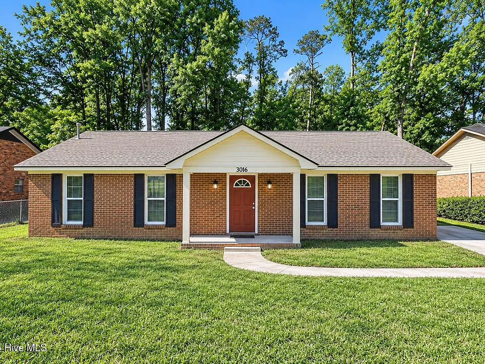 3016 Mistletoe Ave