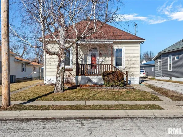 825 W England St, Taylorville, IL 62568
