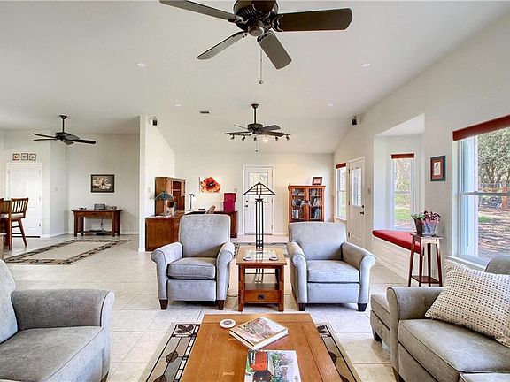 4th image of 325 Dove Hollow Dr
